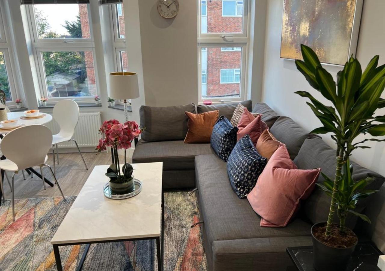 Aisiki Apartments At Stanhope Road, North Finchley, Airconditioned Multiple 2 Or 3-Bedroom, Pet-Friendly Duplex Flats, King Or Twin Beds, Airconditioned & Free Wi-Fi Exteriér fotografie